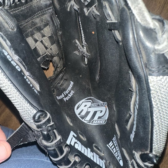 FRANKLIN Youth Baseball Glove Ready To Play Series 10.5” Model 4626 - RHT - Picture 3 of 4